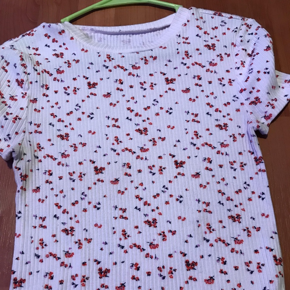 A short sleeve shirt